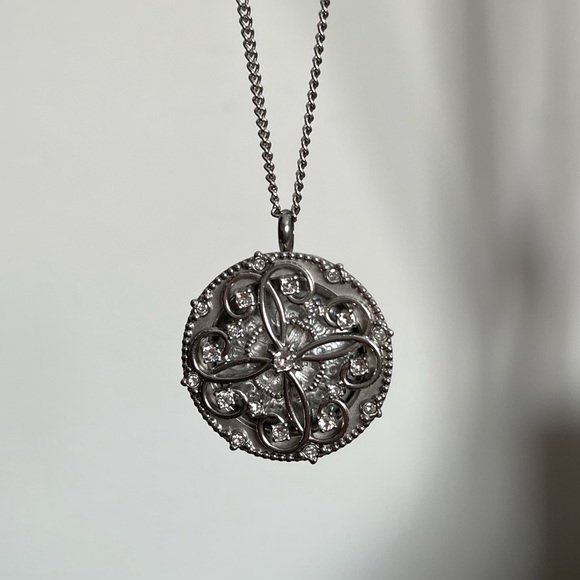Origami Owl Long Chain O2 Locket - Picture 1 of 6
